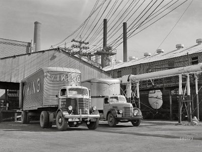 1942-10 Tulsa - Trucks being loaded with motor oil at the Mid-Continent refinery https://hdl.loc.gov/loc.pnp/fsa.8d09361