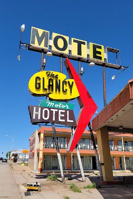 2022-04 Clinton - Clancy motor hotel by Shaun Ivory 1 (1)