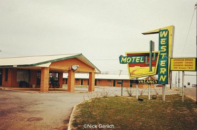 2019-03 Sayre -Western motel by Nick Gerlich