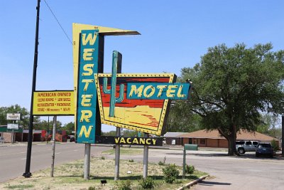 2022-06 Sayre - Western motel by Joanne Earle