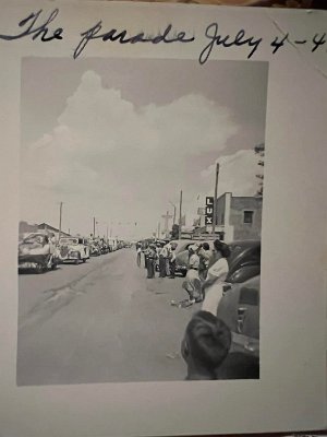 1941-07-04 Grants - parade 1