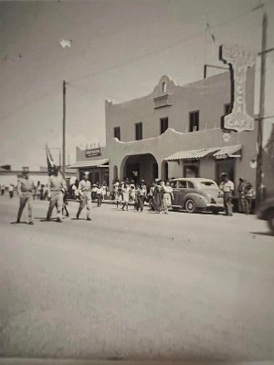 1941-07-04 Grants - parade 2