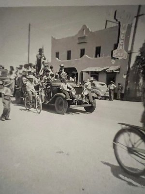 1941-07-04 Grants - parade 4