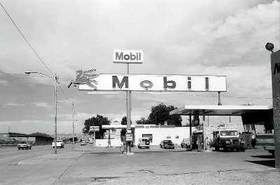 197x Gallup - Mobil gas station
